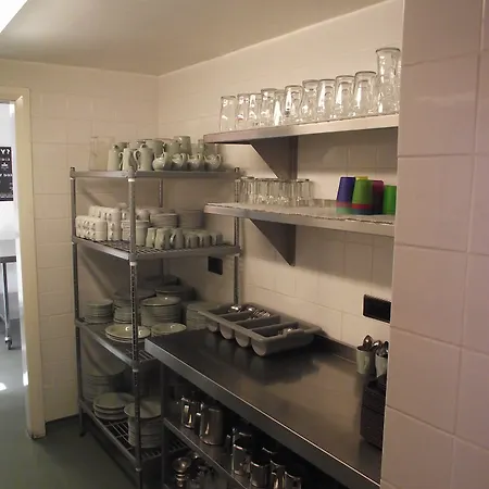 Yha - Отель Хелмсли